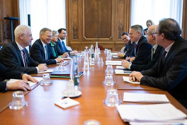 Arbeitsgespräch mit OECD-Generalsekretär Mathias Cormann. | Foto: Land OÖ/Peter Mayr