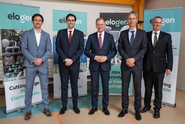 Die Delegation zu Besuch bei Wasserstoff-Experte Elogen: Geschäftsführer Jean-Baptiste Choimet (2. v. li.) gab interessante Einblicke in das Unternehmen. | Foto: Land OÖ/Peter Mayr