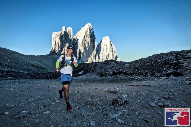 Die 120 Kilometer lange Strecke in Südtirol führte Passrugger auch um die drei Zinnen. | Foto: Sportograf
