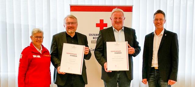 Von links: Karin Stütz (Ortsstellenleiterin Rotes Kreuz Freistadt), Gerhard Lengauer, Herbert Göweil und Gerald Roth. | Foto: Rotes Kreuz/Silke Pachinger
