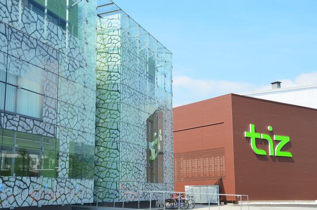 Das Gebäude des TIZ Landl ist ebenso von außen modern gestaltet und imposant. | Foto: TIZ Landl