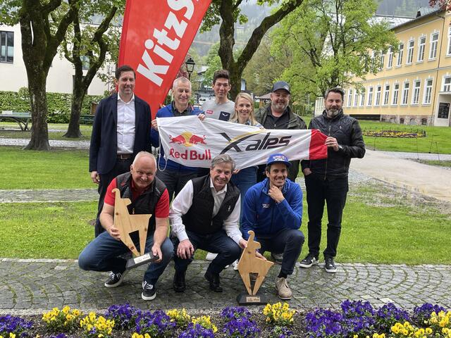 Christoph Stöckl, Ulrich Grill, Tommy Friedrich, Viktoria Veider-Walder, Gidi Koidl, Ludwig Götzendorfer (hi.),
Christian Wörister, Anton Bodner, Bernd Krainbucher. | Foto: Kogler