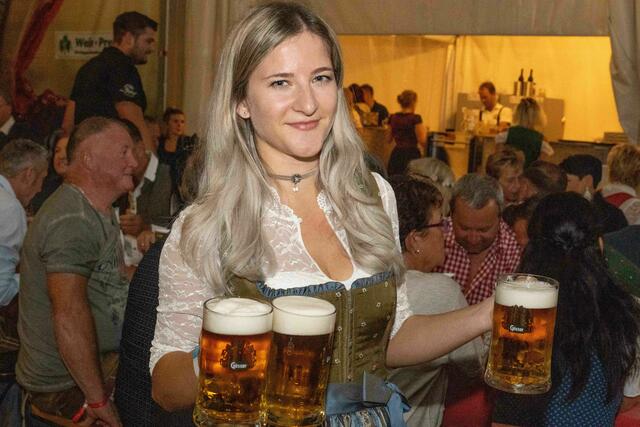 "Ein Prosit der Gemütlichkeit" heißt es traditionell am Leobener Wiesenfest auf der Brandlwiese.  | Foto: Klaus Pressberger