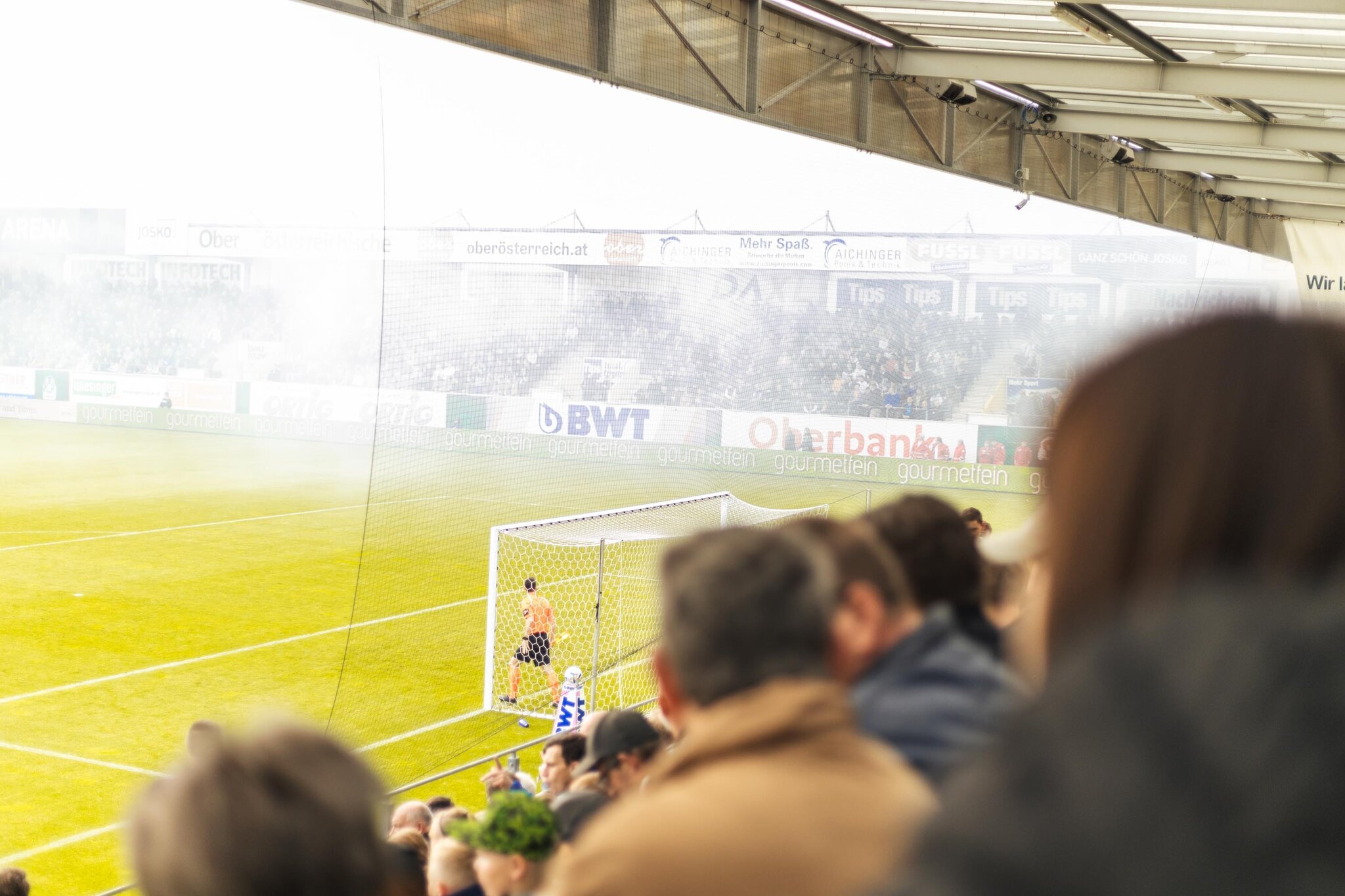 SV-Ried: In der ausverkauften Josko-Arena fiebern 7.300 Fans beim 0:1 ...