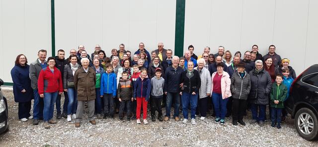die versammelte Gemeinschaft (60 Personen)