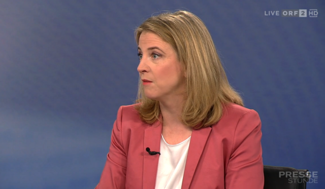 Meinl-Reisinger kritisierte erneut die Bundesregierung, die nicht adäquat auf die Inflationsrate von knapp unter zehn Prozent - weit mehr als in anderen EU-Ländern - reagiert habe. | Foto: Screenshot ORF "Pressestunde"