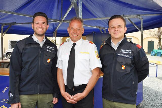 Tobias Monai, Bezirksfeuerwehrkommandant Friedl Monai und Tobias Schöffmann