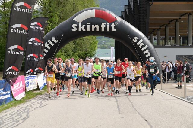 Schon beim Start haben sich die späteren Sieger Daniel Rohringer (110) und Tina Fischl (164) in Position gebracht. | Foto: kunstbahr