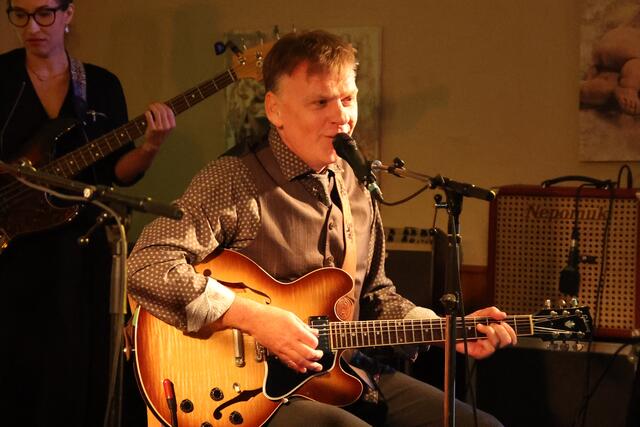 Stefan Schubert gastierte mit "Stubnblues 2.0" in Nußdorf.