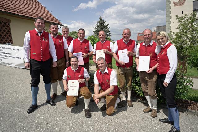 Die Ausgezeichneten der Blaskapelle Maria Rojach mit Bezirkskapellmeister Adolf Streit und Bezirksobfrau des Blasmusikverbandes Marion Schmid.