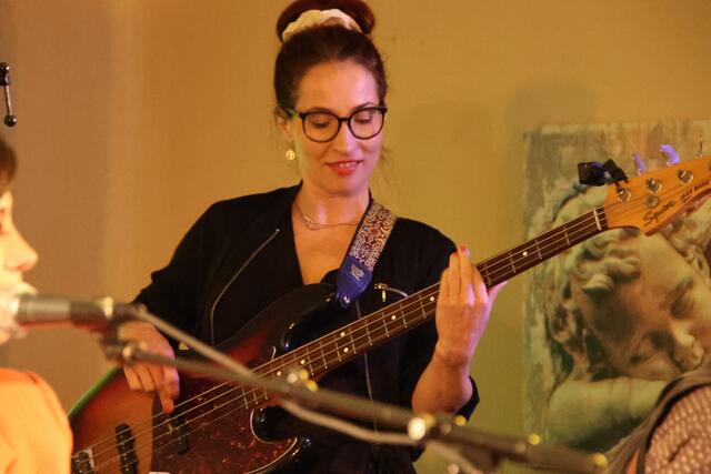 Bassistin Marlene Lacherstorfer