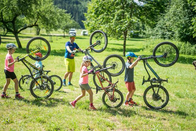 Immer wieder veranstaltet der Gebirgsradverein Windischgarsten Fahrtechniktrainings für die Kinder.  | Foto: Michael Steiner