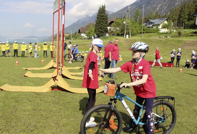 Sicher und geschickt mit dem Fahrrad unterwegs. | Foto: KZS/AUVA Markus Lippitsch