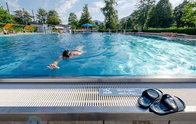 Für alle Frühaufsteher gibt es auch heuer wieder das Frühbaden im Aya-Freibad | Foto: Stadt Salzburg/Alexander Killer 
