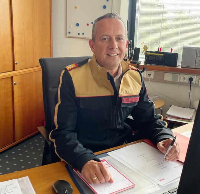 Der Zillertaler Jakob Unterladstätter ist Tirols oberster Feuerwehrkommandant und auch sein Job ist komplett ehrenamtlich.