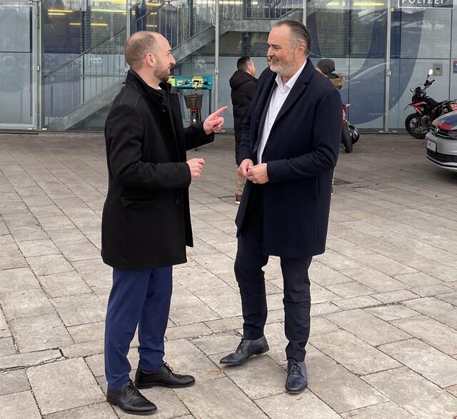 Hans Peter Doskozil mit SPÖ Landesparteivorsitzenden David Egger (li.) im Wahlkampf in Salzburg. | Foto: Julia Hettegger