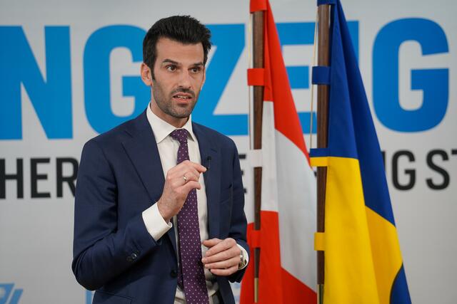 Landeshauptfrau-Stellvertreter Udo Landbauer (FPÖ) geht mit seiner Partei gegen Satiereportal vor.