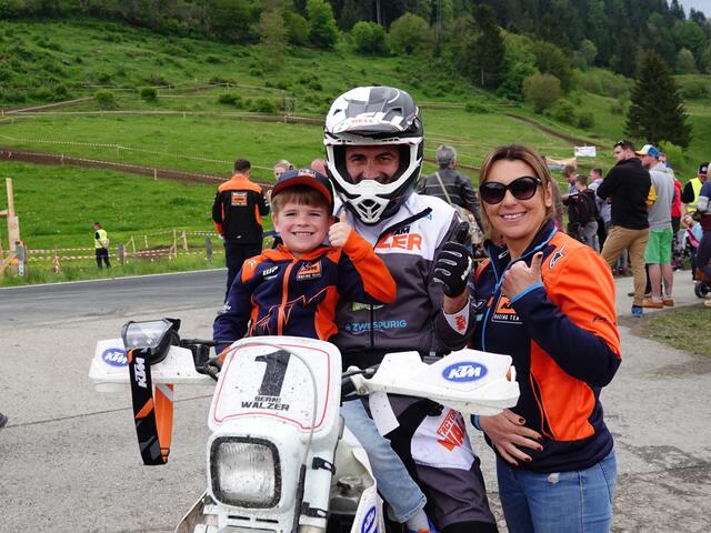 ...und Bernhard Walzer holte sich den Sieg im Finale der 10 Schnellsten mit 3 Zehntelsekunden Vorsprung. Da freut sich auch die Familie.