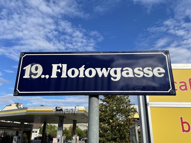 Wie genau es ab der Flotowgasse weitergeht war bislang noch unklar. Nun ist es fix: Der Radweg soll auf der Krottenbachstraße weitergehen. | Foto: Johannes Reiterits
