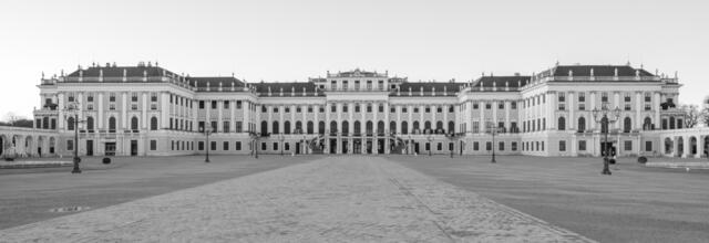 Schönbrunn in einer herrlichen Schwarz/Weiß-Fotografie. | Foto: Michael Weichinger