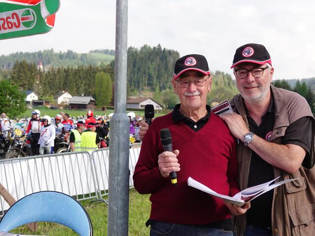 Waldorf &amp; Statler - wie sie sich selbst scherzhaft bezeichneten - Roland Kocher und Arnold Stöger sorgten in Mühlen wieder für Top-Kommentare mit Hintergrundwissen und Interviews.