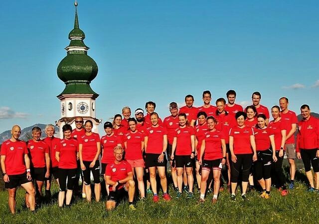 "30 Jahre Lauftreff Breitenbach"  -  Trainer- und Funktionärsriege, im Jubiläumsjahr 2022.  | Foto: Lauftreff Breitenbach