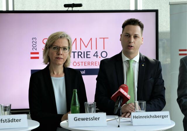 Leonore Gewessler (Bundesministerin für Klimaschutz, Umwelt, Energie, Mobilität, Innovation und Technologie) und Bernhard Heinreichsberger (Abgeordneter zum NÖ Landtag). | Foto: Christian Nowotny