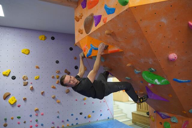 Der Bergführer Thomas Winter führt uns die die neue Trendsportart Klettern ein und erklärt uns den Reiz daran. | Foto: Philipp Scheiber