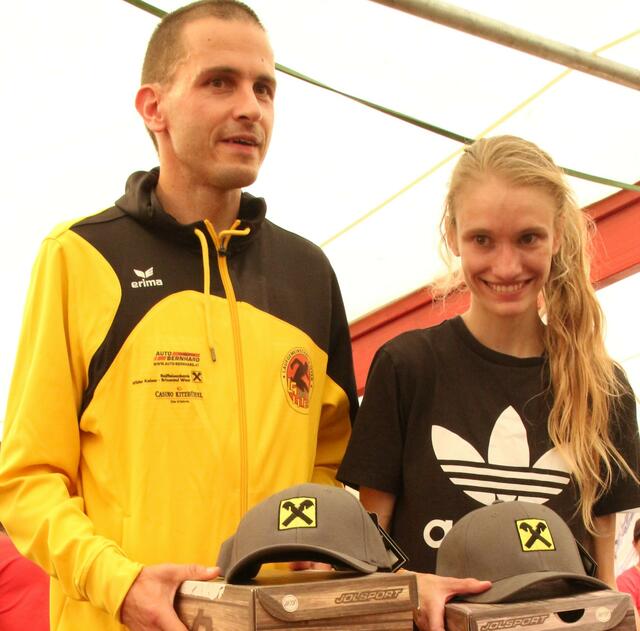 Laura Krasa vom SK Rückenwind und Bruno Schumi vom LG Decker Itter. | Foto: Lauftreff Breitenbach
