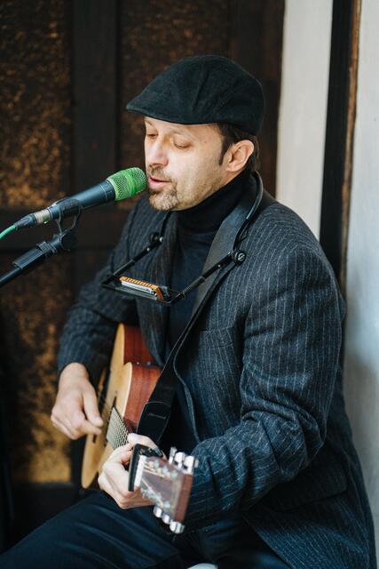 Der Musiker Rudi Lechner singt bei der Langen Nacht der Kirchen Songs der steirischen Gruppe STS. | Foto: privat