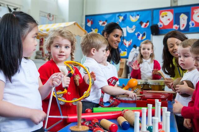 Musikalische Früherziehung stärkt die Sprachkompetenz sowie die Verhaltens- und Emotionskontrolle bei Kindern. | Foto: PantherMedia /Graham Oliver