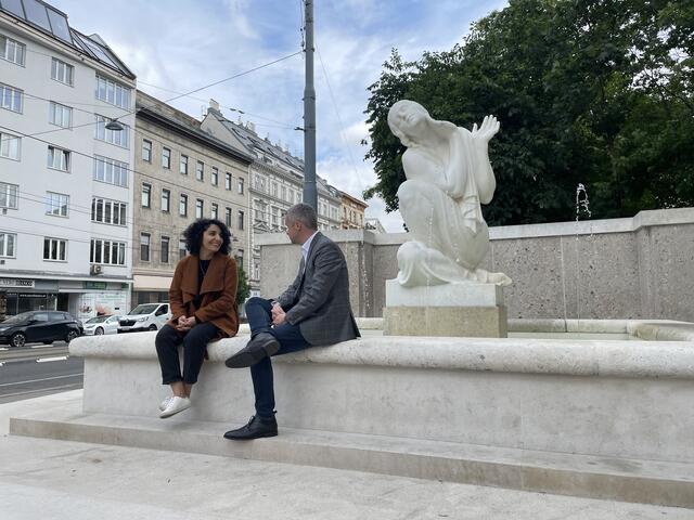 Bezirksvorsteherin Saya Ahmad (SPÖ) im Gespräch mit Senatsrat &amp; Betriebsvorstand der MA 31 Paul Hellmeier. | Foto: Miriam Al Kafur