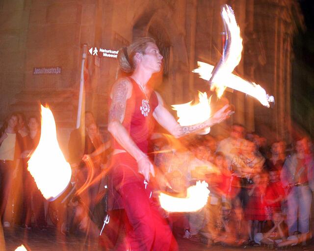 Die "Mindspinners" liefern eine Feuershow ab. | Foto: Mindspinners