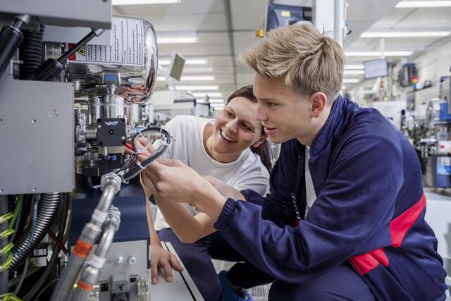 Schon der Berufsorientierungsunterricht soll Kindern das Finden des richtigen Lehrberufes erleichtern. | Foto: Infineon