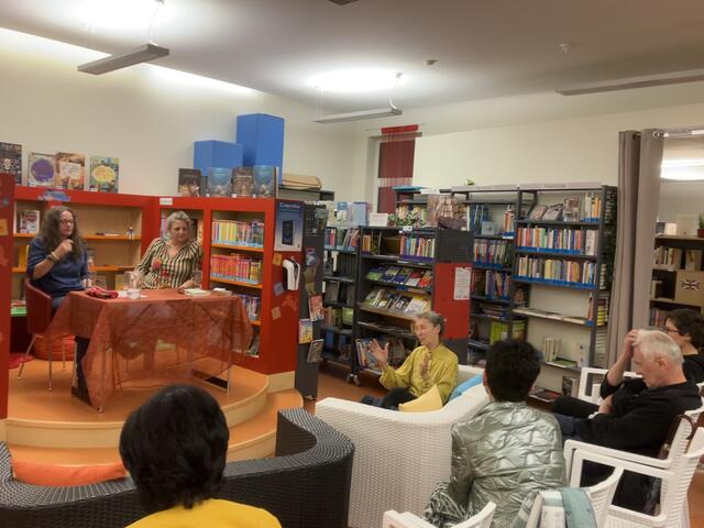 Stimmungsvoller Rahmen für eine heiße Diskussion über den Zustand der Frauenbewegung. | Foto: Gabriela Stockmann