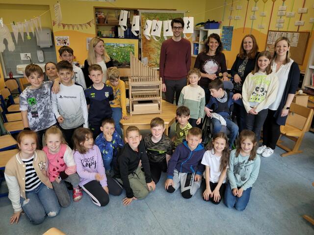Der mobile Orgelbausatz bot den Kindern einen guten Einblick. | Foto: Musikschule Hollenegg Peter Koch