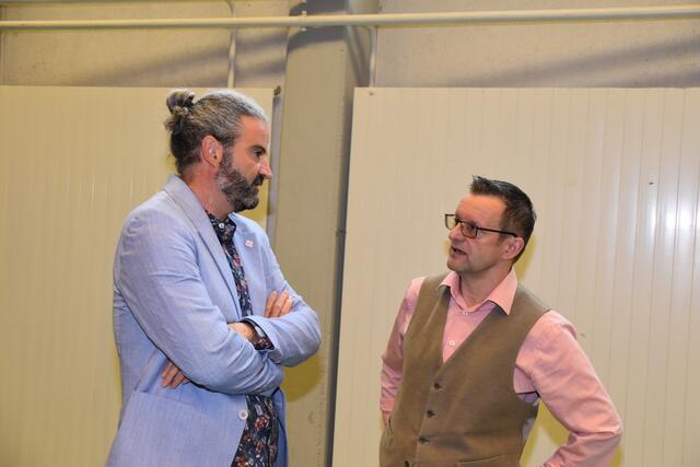 Auch LA Markus Sint (l.) kam. Hier im Gespräch mit GR Siegfried Kerschbaumer | Foto: Kainz