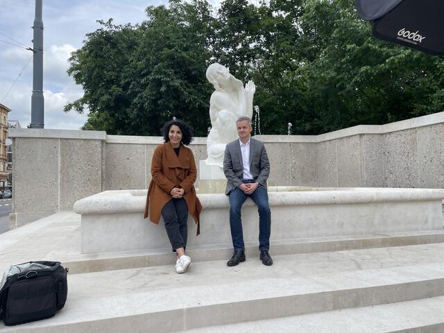 Bezirksvorsteherin Saya Ahmad (SPÖ) im Gespräch mit Senatsrat &amp; Betriebsvorstand der MA 31 Paul Hellmeier. | Foto: Miriam Al Kafur