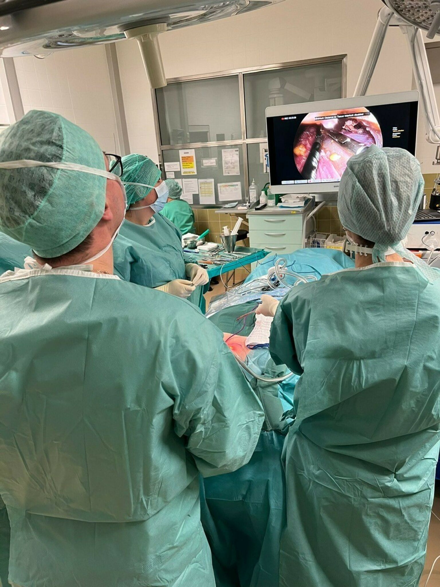 Ohne sichtbare Narben Revolutionäre SchilddrüsenOP erstmals in Linz Linz