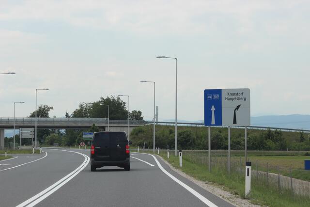 Am 12. Juni 2023 ist die B309 zwischen Enns-West und Hargelsberg wegen Reinigungsarbeiten gesperrt.  | Foto: Ulrike Plank
