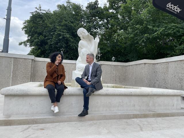 Bezirksvorsteherin Saya Ahmad (SPÖ) im Gespräch mit Senatsrat &amp; Betriebsvorstand der MA 31 Paul Hellmeier. | Foto: Miriam Al Kafur