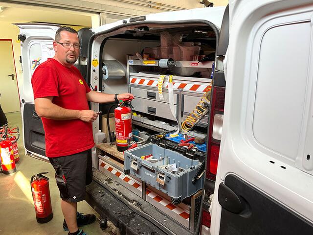 Die FF Waidhofen bot die Möglichkeit die Feuerlöscher zu überprüfen. | Foto: FF Waidhofen/Thaya
