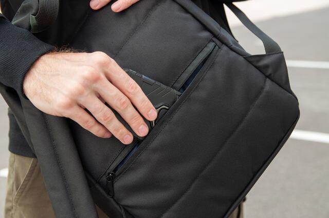 Im Rucksack befanden sich ein Laptop, eine Brieftasche mitsamt Inhalt wie Führerschein, zwei Bankomatkarten, zwei Zulassungsscheine und Bargeld in der Höhe von mehreren Hundert Euro sowie ein Fahrzeugschlüssel und ein Schlüsselbund. | Foto: stock.adobe.com/Svitlana (Symbolfoto)