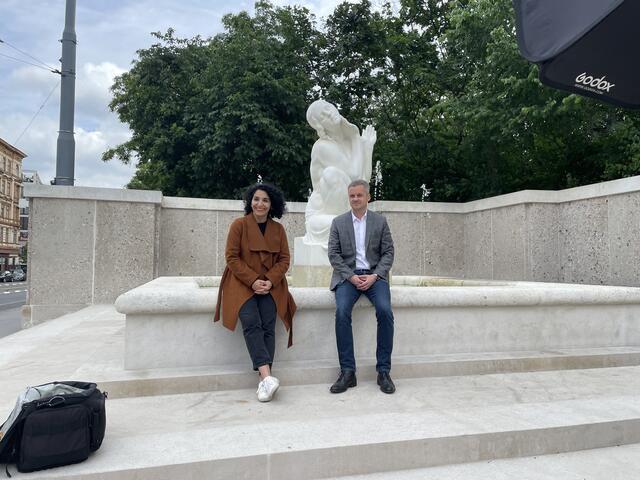 Bezirksvorsteherin Saya Ahmad (SPÖ) im Gespräch mit Senatsrat &amp; Betriebsvorstand der MA 31 Paul Hellmeier. | Foto: Miriam Al Kafur