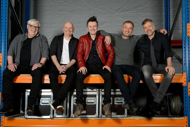 "Sugar Road" spielen vor dem Rathaus. | Foto: Sugar Road