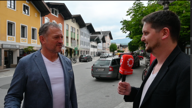 Johann Rechner (GF Holztechnikum Kuchl, v.l.) im Interview mit Thomas Fuchs | Foto: Martin Schöndorfer, 2023