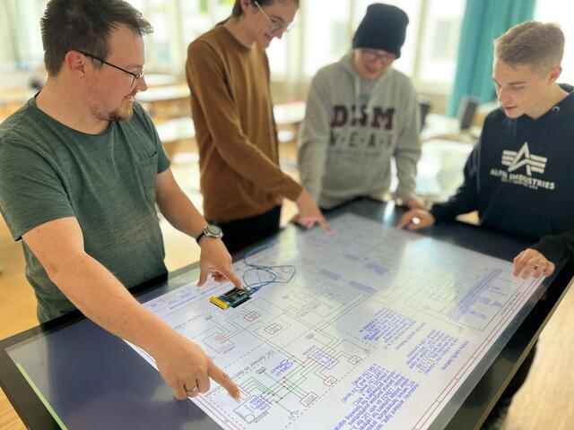 In Zusammenarbeit mit der finnischen Partnerschule wurde an der HTL Leoben an einem Projekt mit Wetterstationen gearbeitet.  | Foto: HTL Leoben