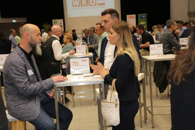 Teilnehmer bei der Geschäftskontaktmesse in der Freistädter Messehalle. | Foto: WKOÖ