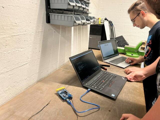 Die Wetterstationen wurden von den Schülerinnen und Schülern gebaut und programmiert. | Foto: HTL Leoben