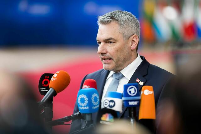"Wir lassen und sicher nicht erpressen", gab Bundeskanzler Karl Nehammer als Antwort auf die Frage, ob die Regierung wegen der SPÖ-Blockade nachgeben und bei Teuerungen nachbessern werde. | Foto: BKA (Symbolfoto)